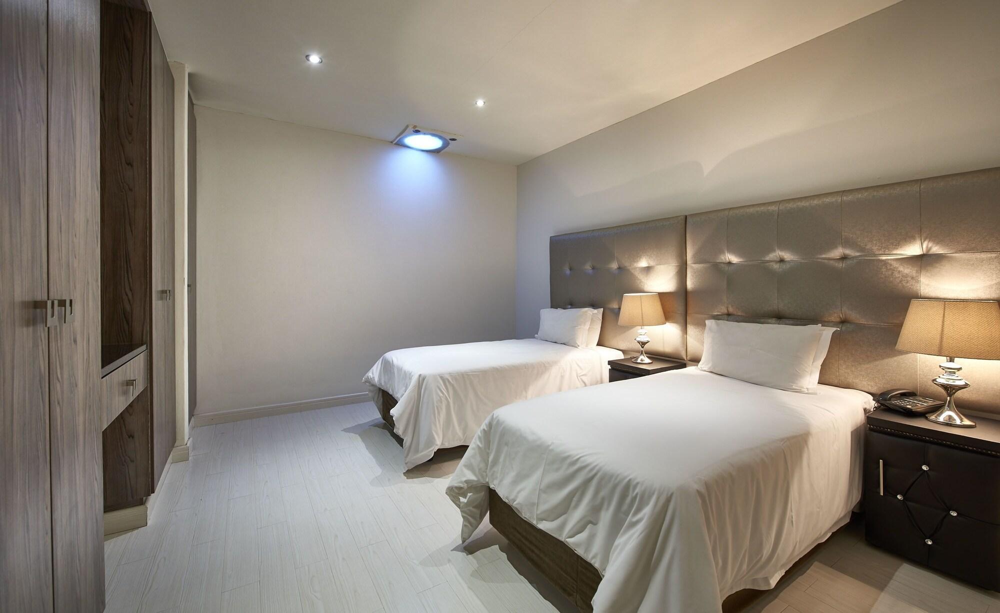Dynasty Forest Sandown Self Catering Hotel Йоханнесбург Экстерьер фото