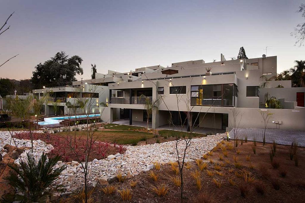 Dynasty Forest Sandown Self Catering Hotel Йоханнесбург Экстерьер фото
